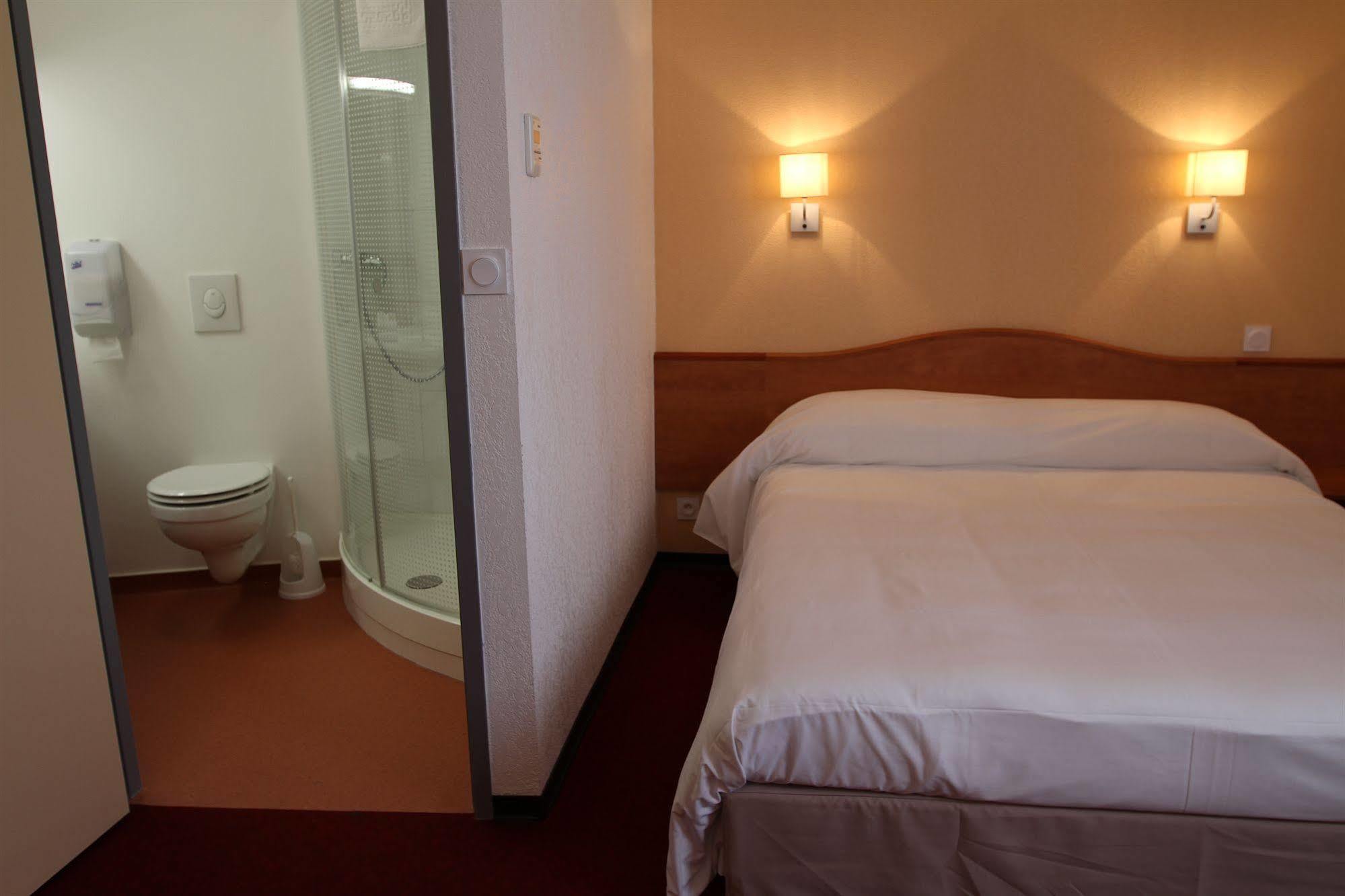 Brit Hotel Confort Villeneuve Sur Lot Bias  Eksteriør billede