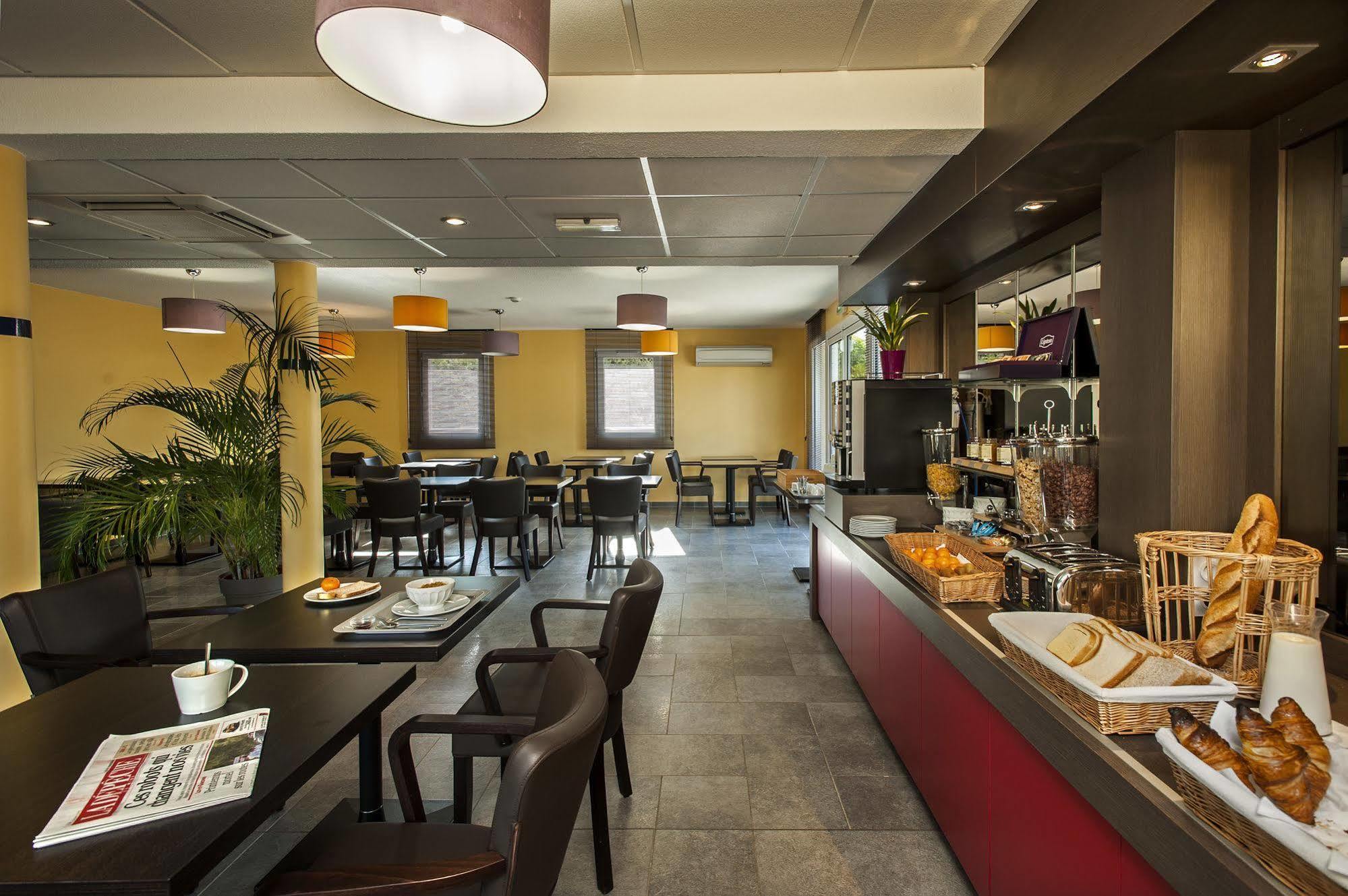 Brit Hotel Confort Villeneuve Sur Lot Bias  Eksteriør billede